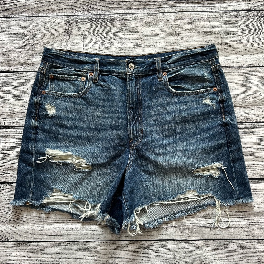 American Eagle 90s Boyfriend Short distressed denim size 14